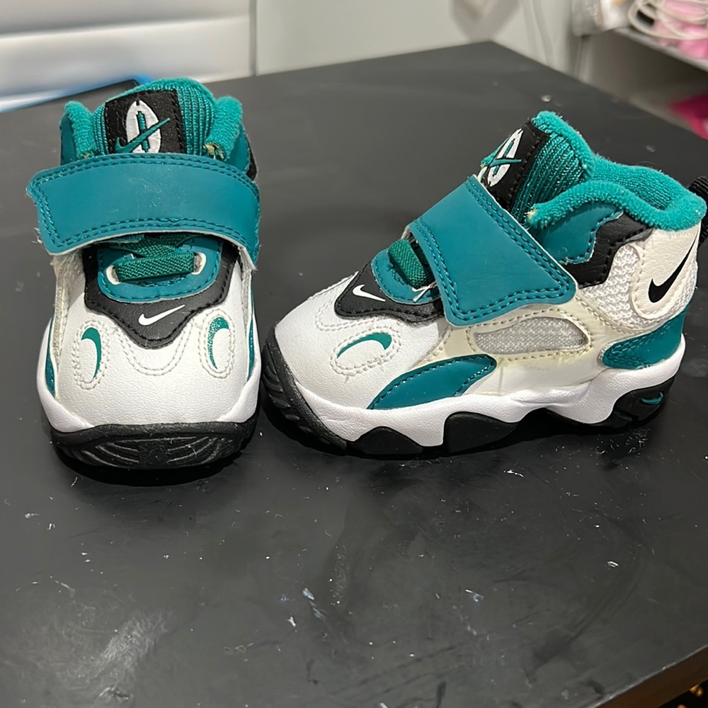 Nike air speed turfs